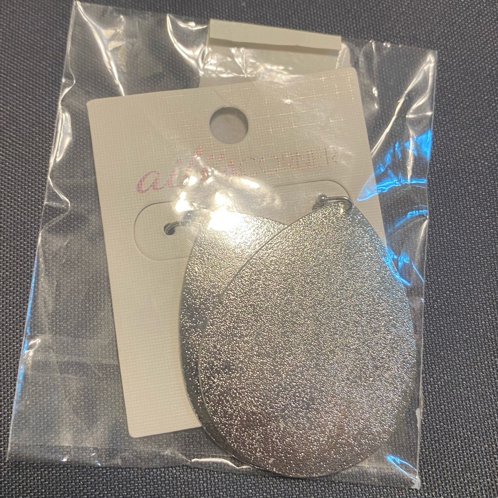 AIli’s Corner Silver Teardrop Earrings Fashion Jewelry NWT